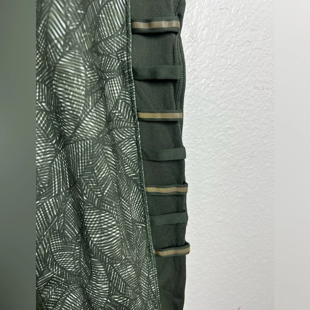 Lululemon Breezy Crop Jazzy Gator Full On Luxtreme Leggings Size 8